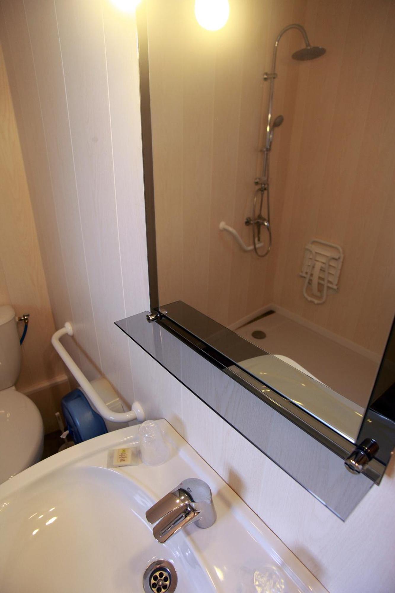 Auberge De La Tour -Appartements- Valros Room photo